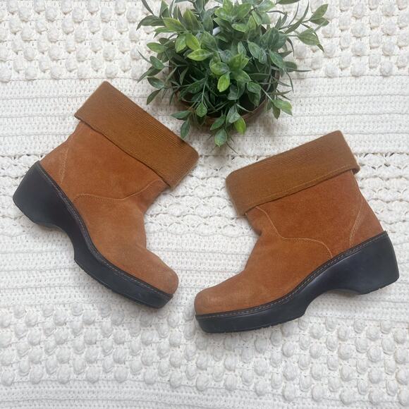 CROCS 11554 Woman 10 Fold Over Ankle Boot Suede Leather Tan Winter Buckle Boho - Picture 4 of 16